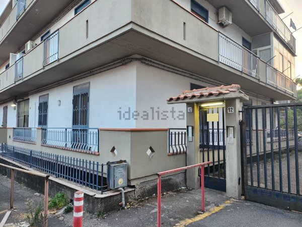 appartamento in vendita ad Aci Catena
