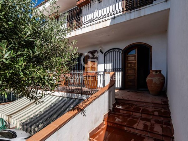 casa indipendente in vendita ad Aci Catena
