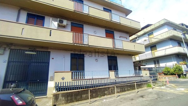 appartamento in vendita ad Aci Catena