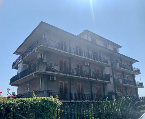 appartamento in vendita ad Aci Catena
