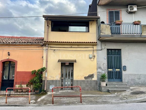 casa indipendente in vendita ad Aci Catena