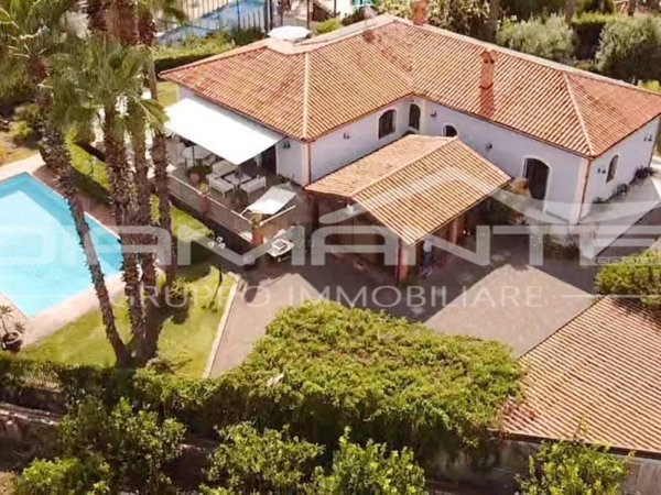 casa indipendente in vendita ad Aci Catena