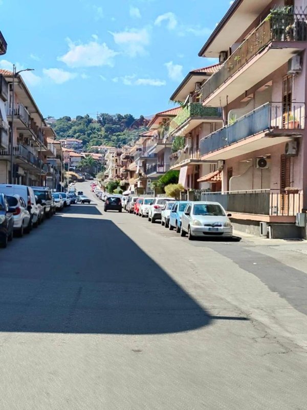 locale di sgombero in vendita ad Aci Catena