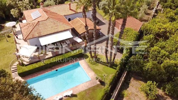 casa indipendente in vendita ad Aci Catena