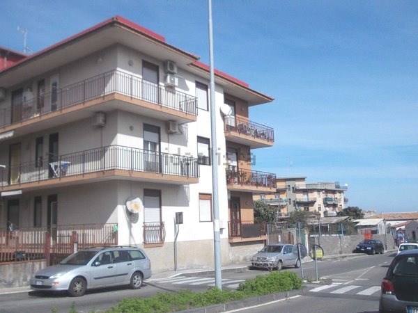 appartamento in vendita ad Aci Catena in zona Aci San Filippo