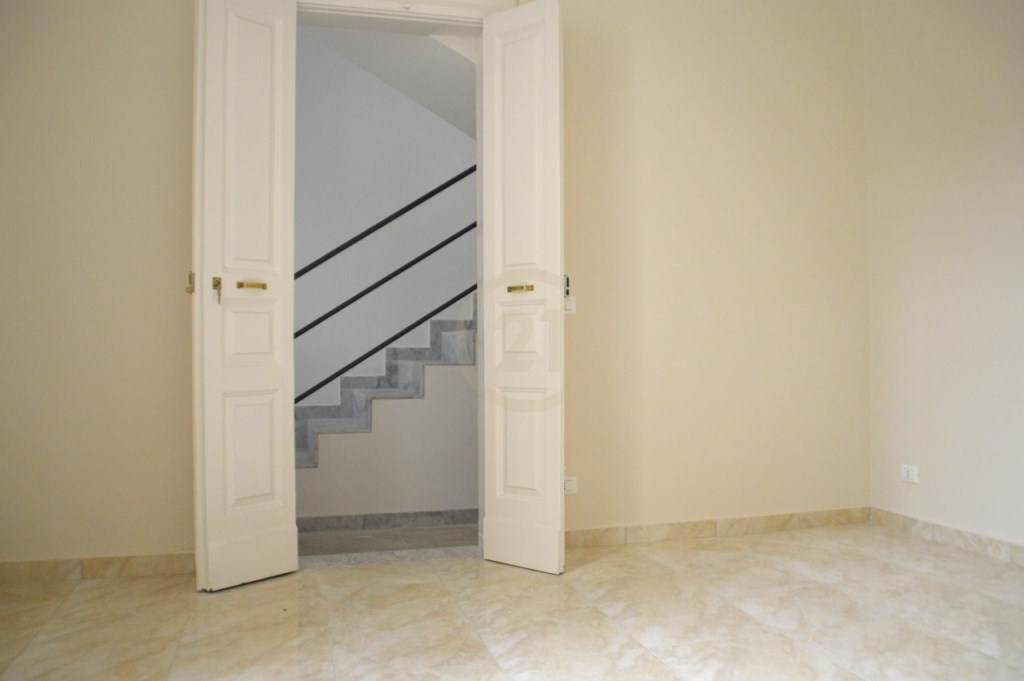 casa indipendente in vendita ad Aci Catena