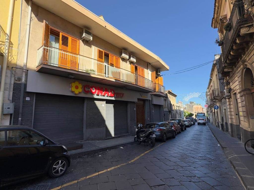 appartamento in vendita ad Aci Catena