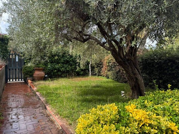 casa indipendente in vendita ad Aci Catena