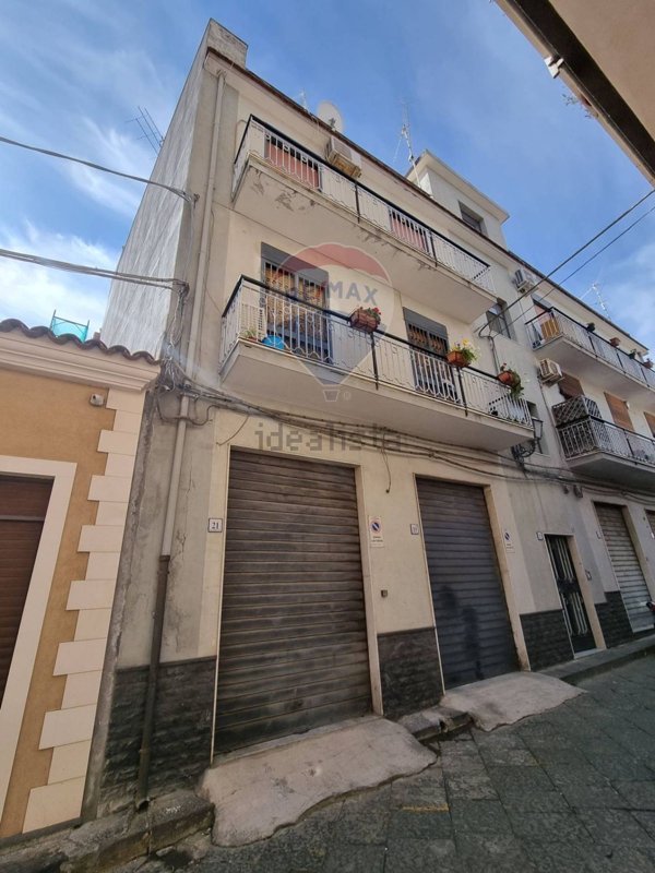 appartamento in vendita ad Aci Catena