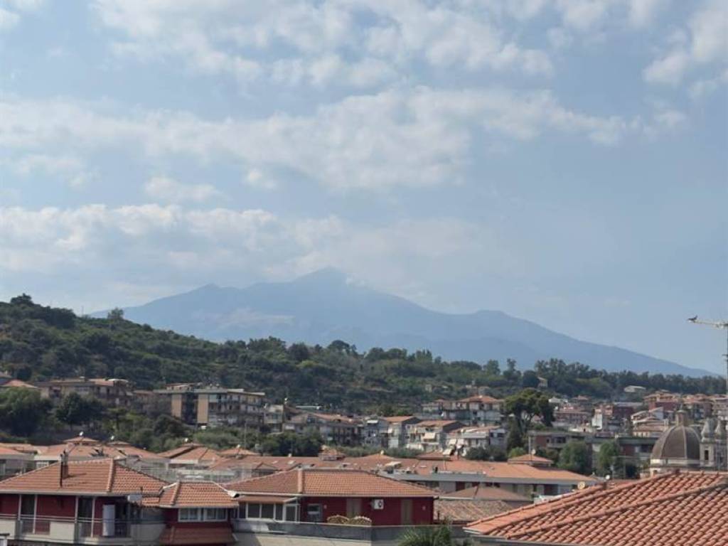 appartamento in vendita ad Aci Catena