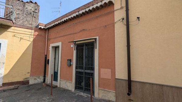 casa indipendente in vendita ad Aci Catena