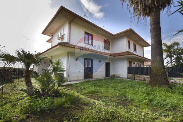 casa indipendente in vendita ad Aci Catena