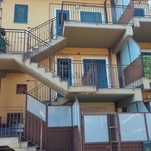 appartamento in vendita ad Aci Catena