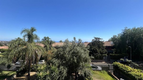 casa indipendente in vendita ad Aci Catena