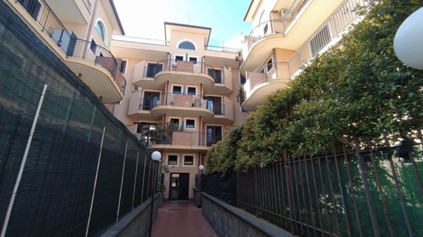 appartamento in vendita ad Aci Catena