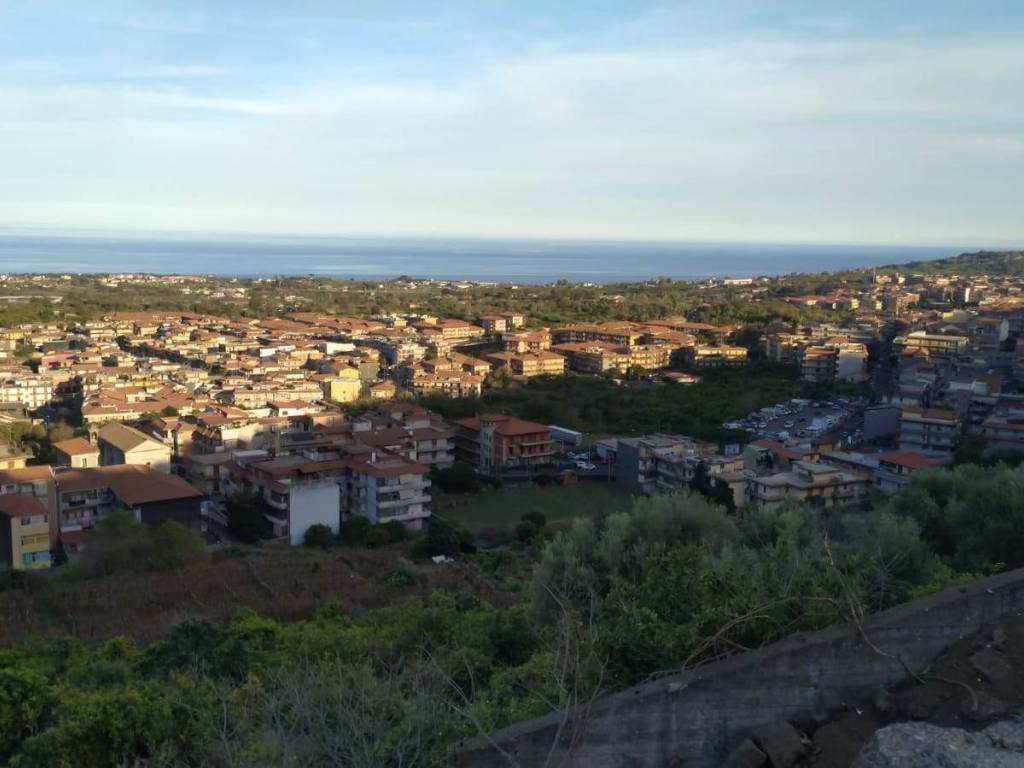 casa indipendente in vendita ad Aci Catena