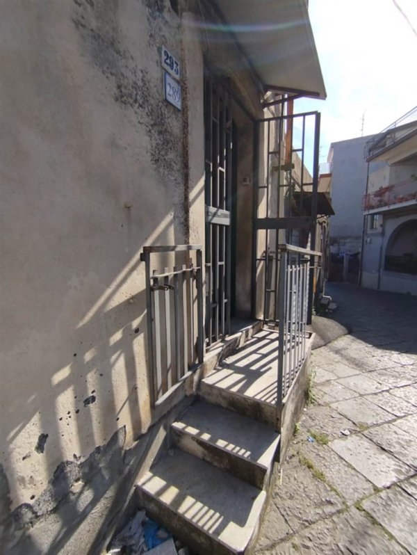 casa indipendente in vendita ad Aci Catena