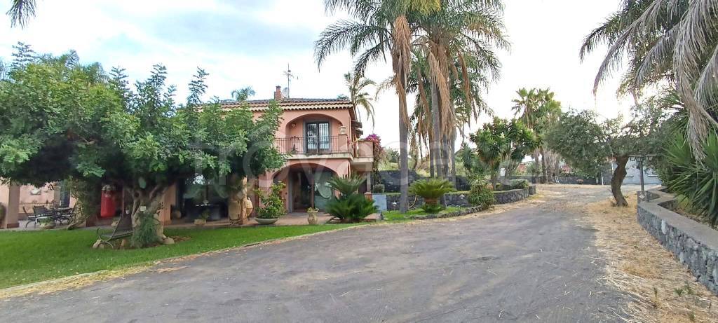 casa indipendente in vendita ad Aci Catena