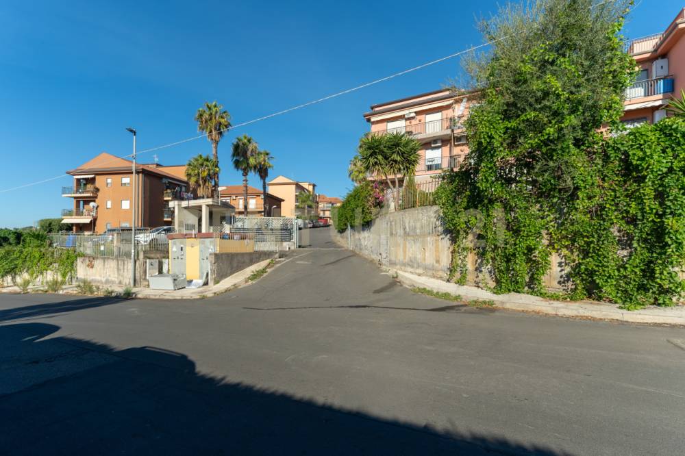 appartamento in vendita ad Aci Catena