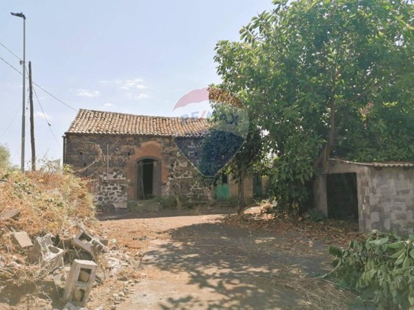 casa indipendente in vendita ad Aci Catena