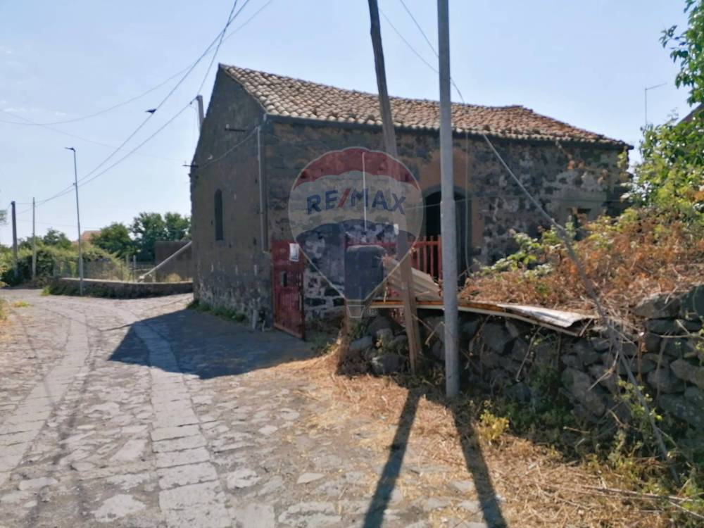 casa indipendente in vendita ad Aci Catena