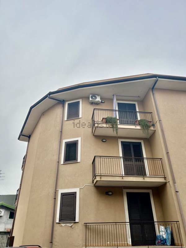 appartamento in vendita ad Aci Catena