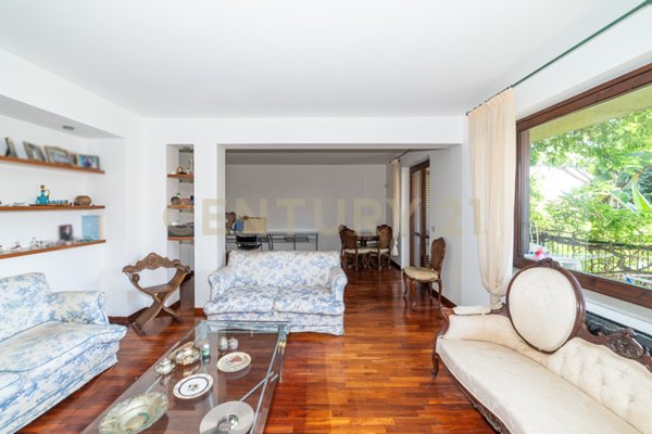 casa indipendente in vendita ad Aci Catena