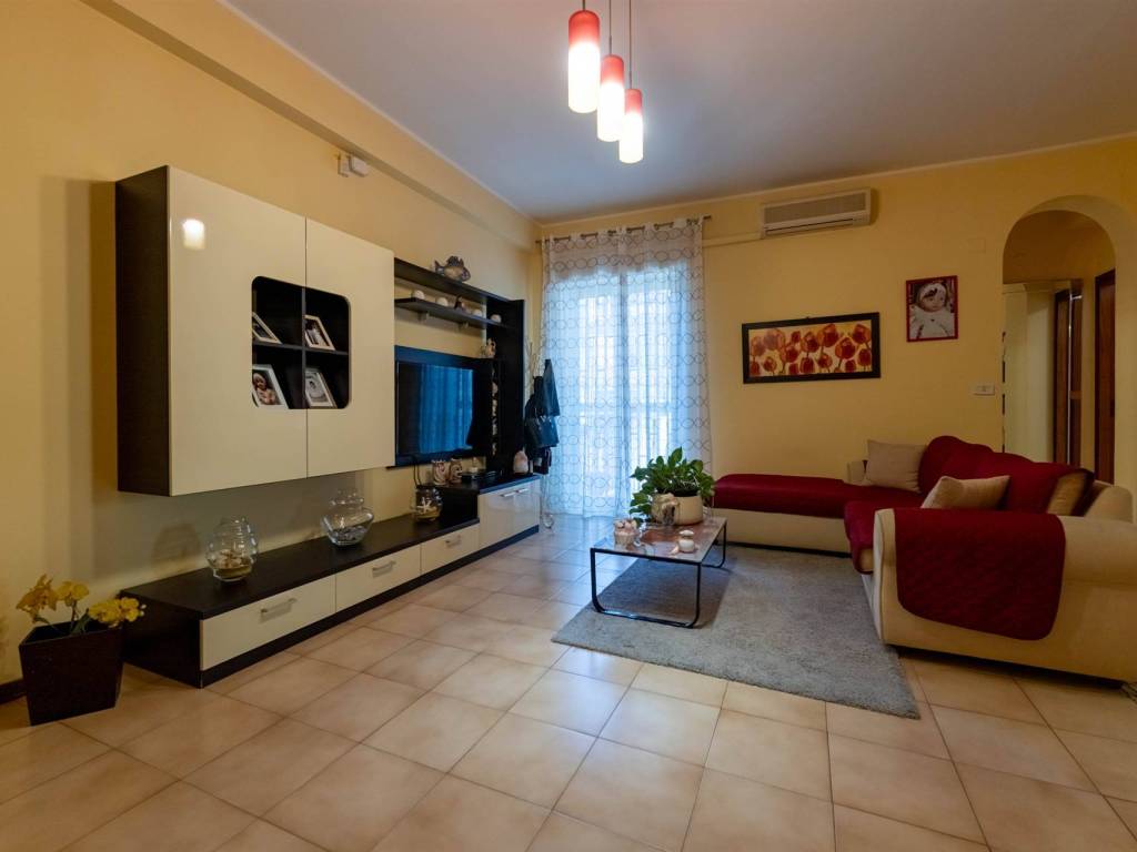 appartamento in vendita ad Aci Catena