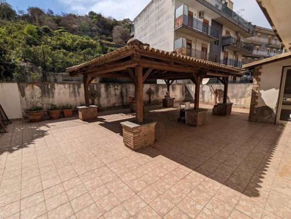 appartamento in vendita ad Aci Catena