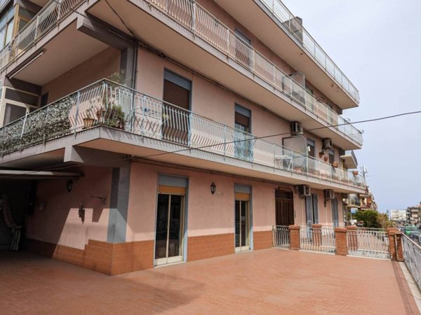 appartamento in vendita ad Aci Catena