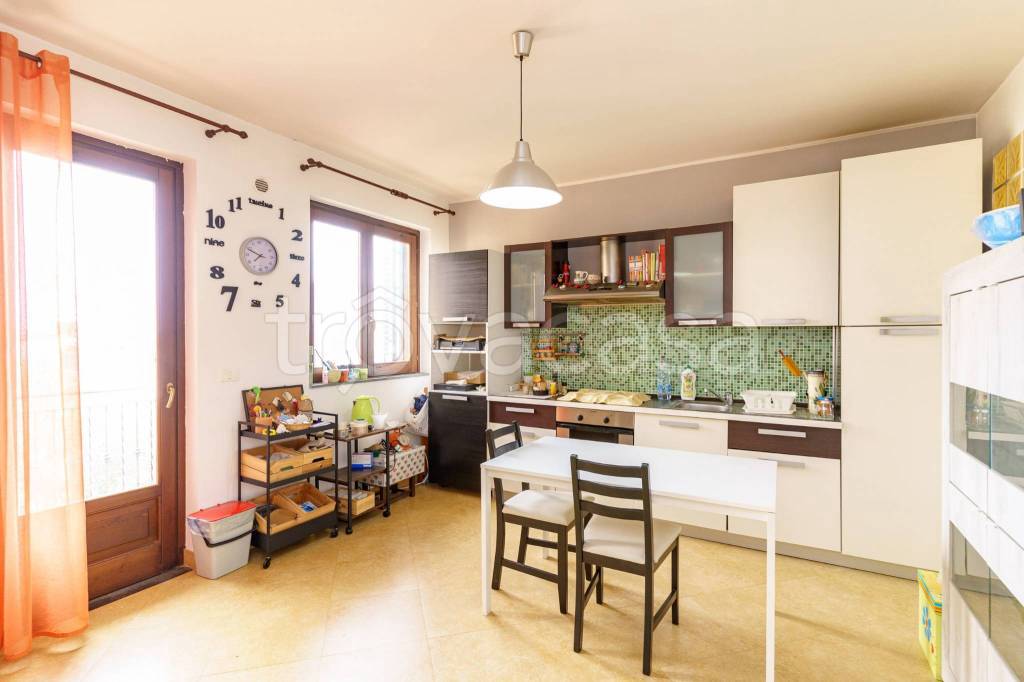 appartamento in vendita ad Aci Catena