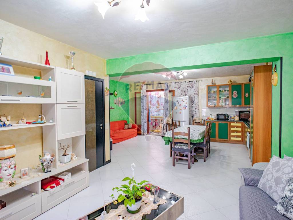 appartamento in vendita ad Aci Catena