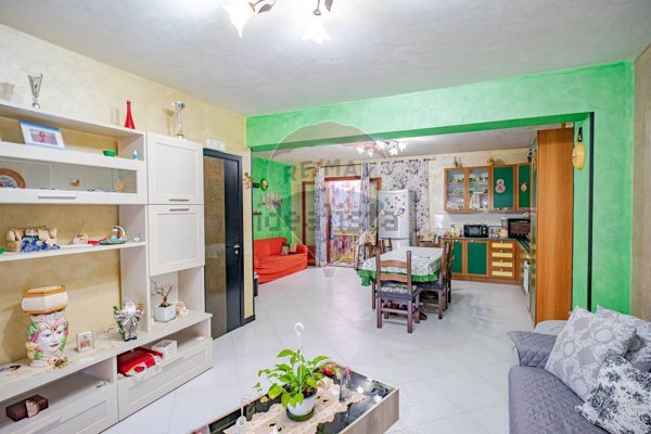 appartamento in vendita ad Aci Catena