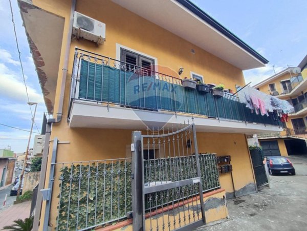 appartamento in vendita ad Aci Catena in zona Aci San Filippo