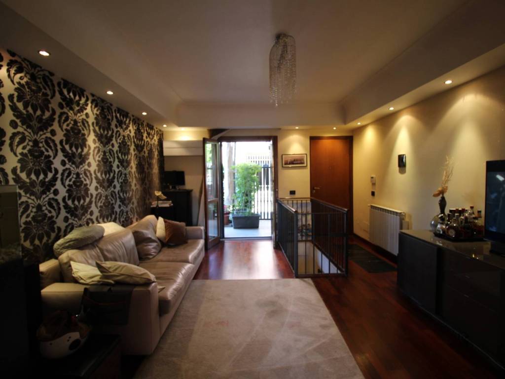 appartamento in vendita ad Aci Catena