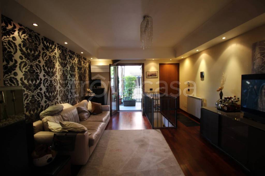 appartamento in vendita ad Aci Catena