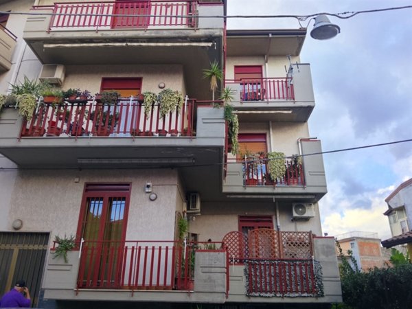 appartamento in vendita ad Aci Catena in zona Aci San Filippo