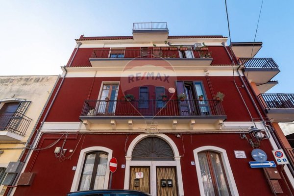 appartamento in vendita ad Aci Catena