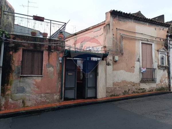 casa indipendente in vendita ad Aci Catena