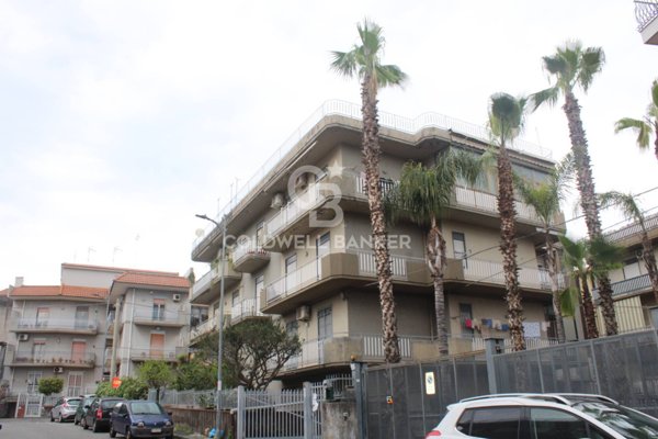 appartamento in vendita ad Aci Catena