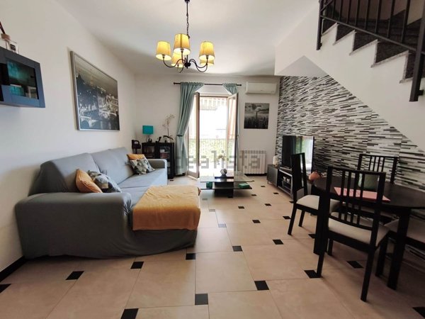 casa indipendente in vendita ad Aci Catena