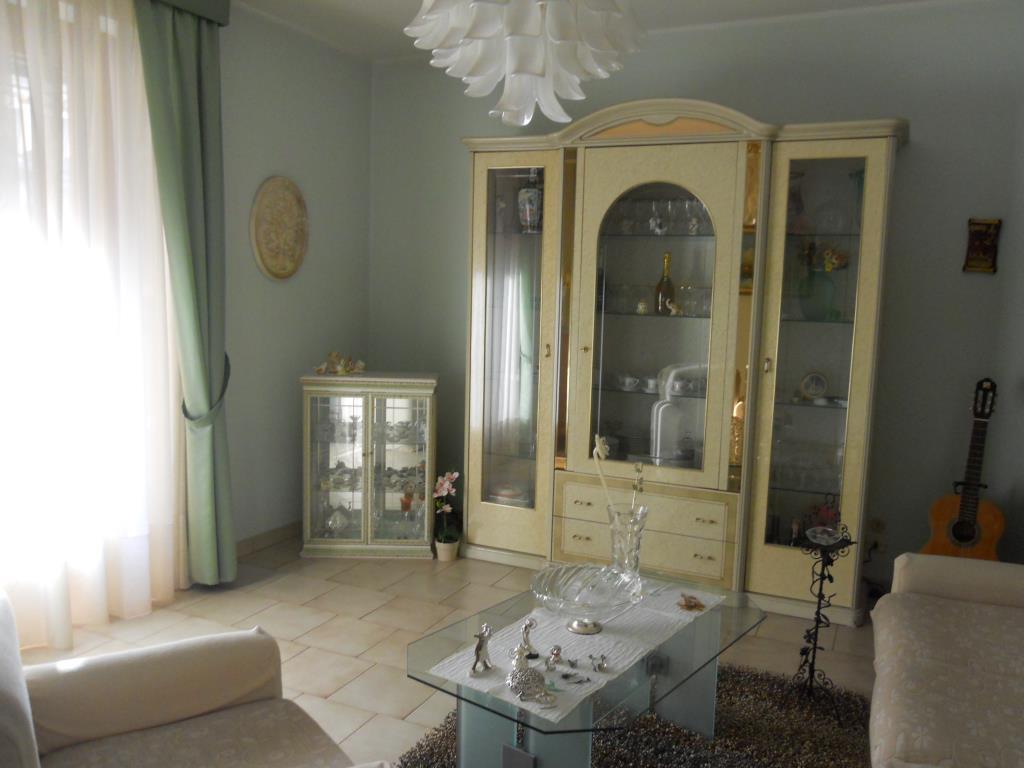 appartamento in vendita ad Aci Catena