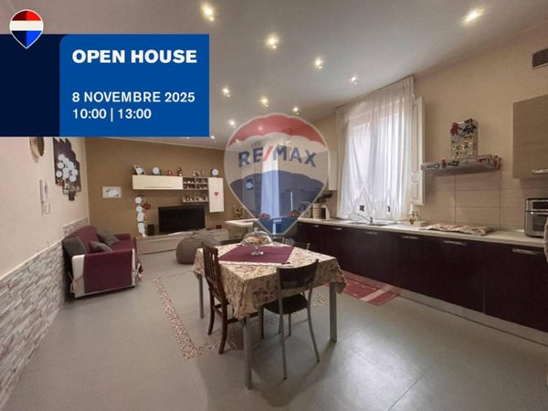 casa indipendente in vendita ad Aci Catena