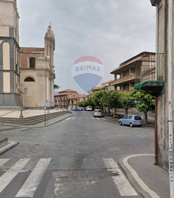 locale di sgombero in vendita ad Aci Catena in zona Aci San Filippo