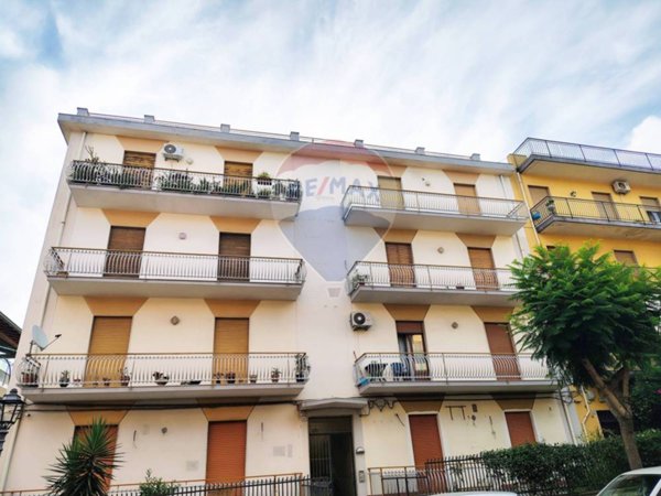 appartamento in vendita ad Aci Catena in zona Aci San Filippo