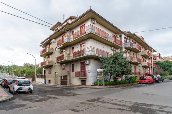 appartamento in vendita ad Aci Catena in zona Aci San Filippo