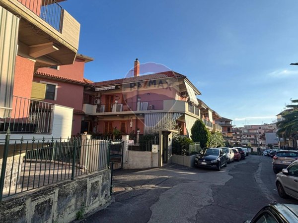 appartamento in vendita ad Aci Catena