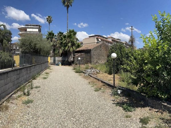 casa indipendente in vendita ad Aci Catena