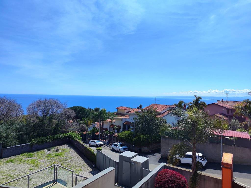 casa indipendente in vendita ad Aci Catena