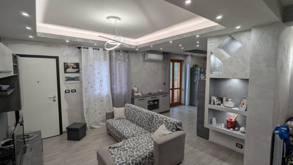 appartamento in vendita ad Aci Catena in zona Aci San Filippo